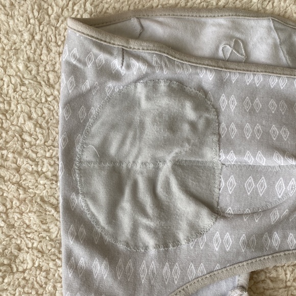 SwaddleMe Velcro Baby Swaddle (Gray/White) - Picture 10 of 15